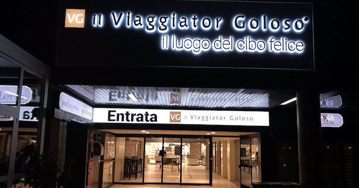 A Milano ha aperto un negozio a tempo (solo per Natale) del Viaggiator  goloso