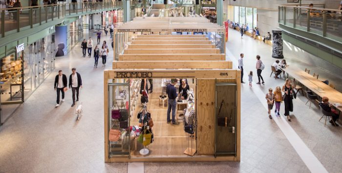 concept_shopping_mall_blick_von_der_galerie_auf_die_pop-up_boxes