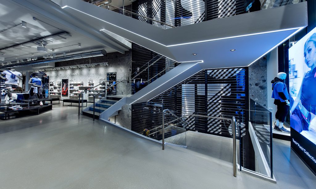Tra experience e servizi Nike apre a Milano il più grande store d'Italia -  InstoreMag