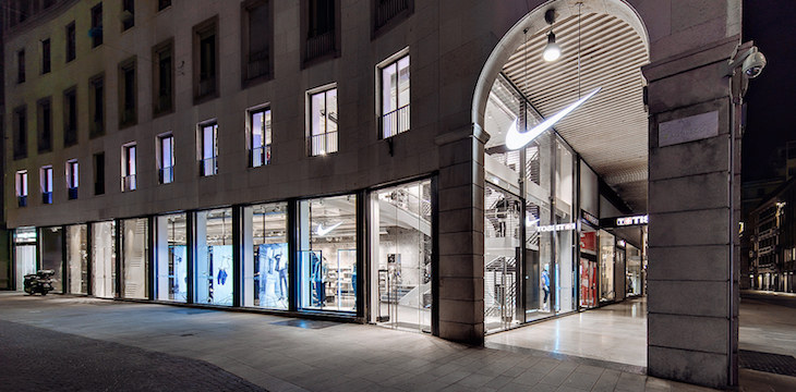 Hacer un nombre Seguir sátira Tra experience e servizi Nike apre a Milano il più grande store d'Italia -  InstoreMag