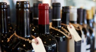 L'ipotesi dei dazi negli Stati Uniti spaventano il mercato del vino. Secondo Uiv...