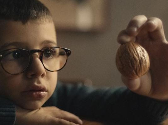 Dopo la pesca tocca alla noce: il nuovo spot di Esselunga