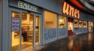 Prosegue il progetto di rebranding della catena di supermercati Unes: a pochi me...