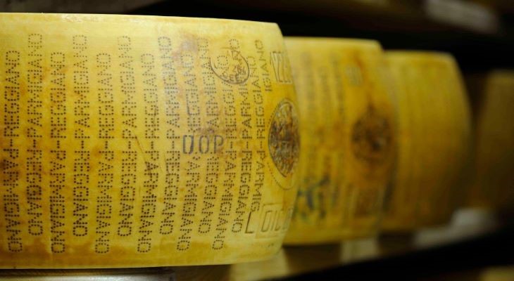Parmigiano-Reggiano-magazzino-1
