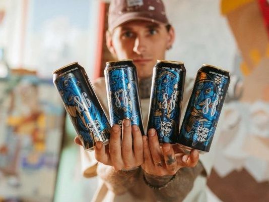 Birra 8.6 in edizione limitata firmata dallo street artist Aket Kubic