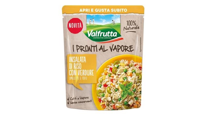 L'insalata di riso con verdure, omelette e tofu de I Pronti al Vapore Valfrutta